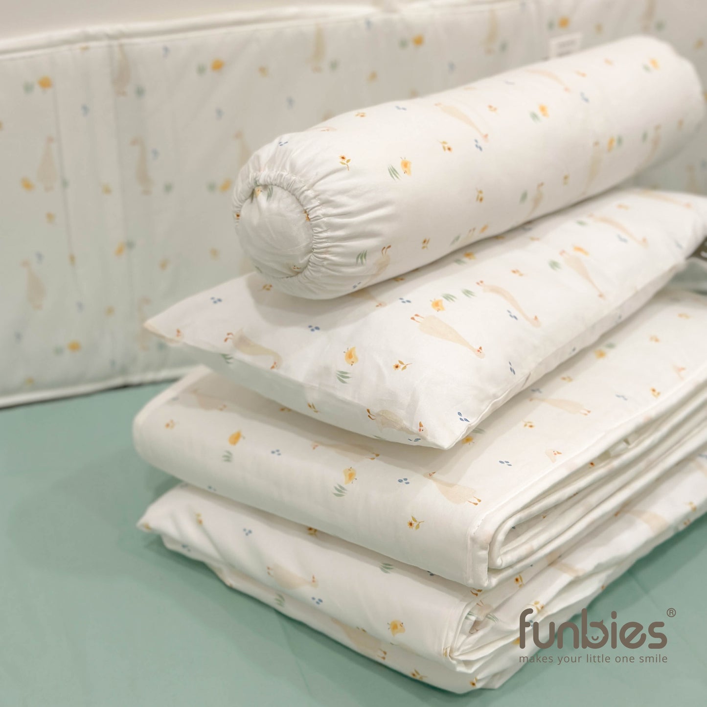 Funbies Feathered Friends 8 In 1 Bedding Set