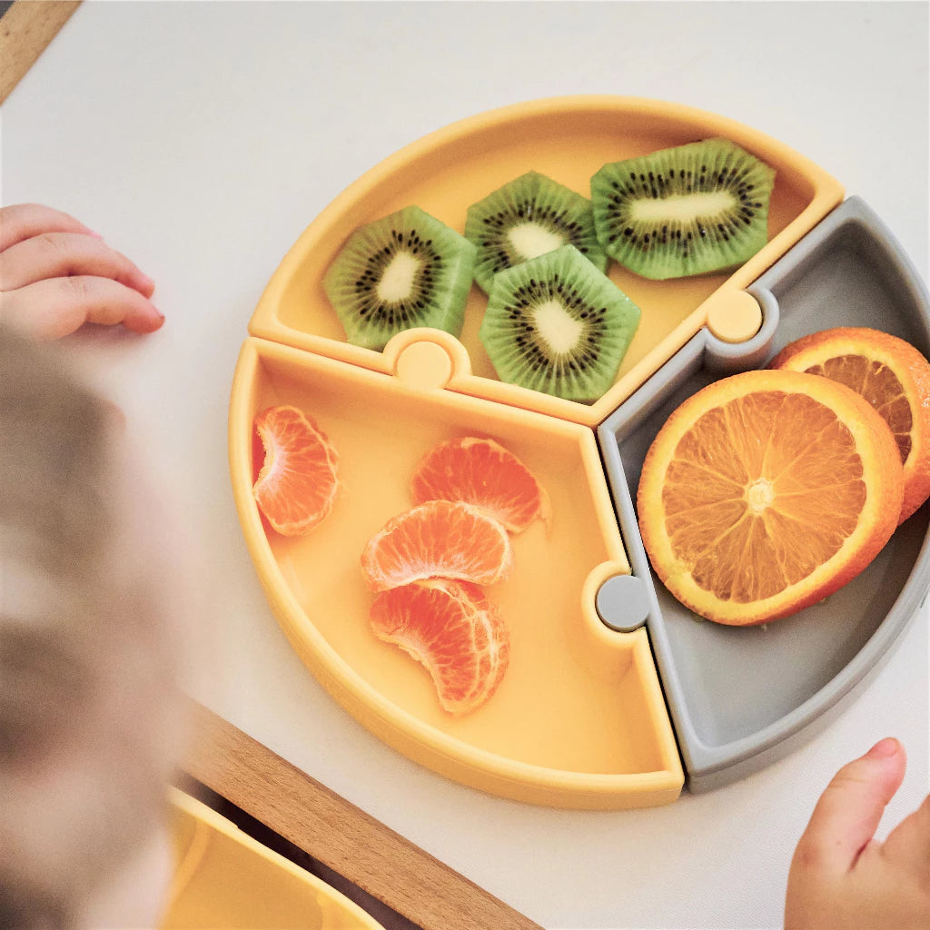 Minikoioi Puzzle 3-Section Plate With Suction Base